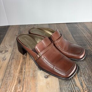 Danelle Shoes Womens 9 Clogs Mules Block Heel Y2K Style Leather Brazil Career